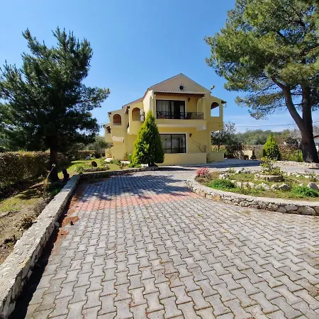 Alexandra 13 Apartamento Lefkímmi